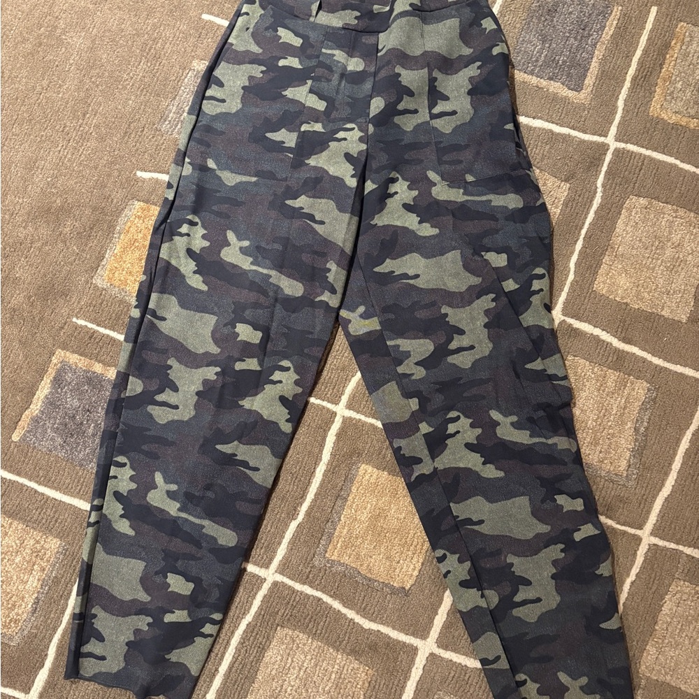 Chiara Boni Camouflage Patterned Pants